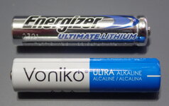 Voniko-alkaline-and-Energizer-lithium-battery.jpg