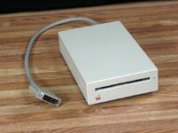 Apple mac-800k-ext-floppy-1 3.5.jpg
