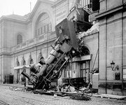Montparnasse-Train-Wreck-photos-small.jpg